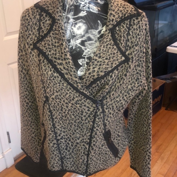 Curio New York  Large leopard print cardigan zip front blazer look with pockets - Picture 5 of 13